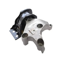 Kangoo 3  III Motor Takozu Kulağı Sağ 112102294R