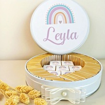 Madlen Çikolata İsme Özel Kız Bebek Hediyelik Çikolata Metal Kutu 100'lü