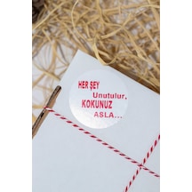 Herşey Unutulur Kokunuz Asla Beyaz 50 Mm Yuvarlak Yapışkanlı Sticker Etiket 100 Adet