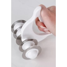 Rotanev 5 Çelik Bıçaklı Tutma Kollu Mantımatik Mantı Kesici Merdane Pratik Mantı Kesme Aparatı Beyaz - Siyah