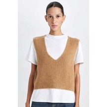 DeFacto Regular Fit V Yaka Basic Düz Fitilli Triko Süveter D8588AX24WNBG474 Bej