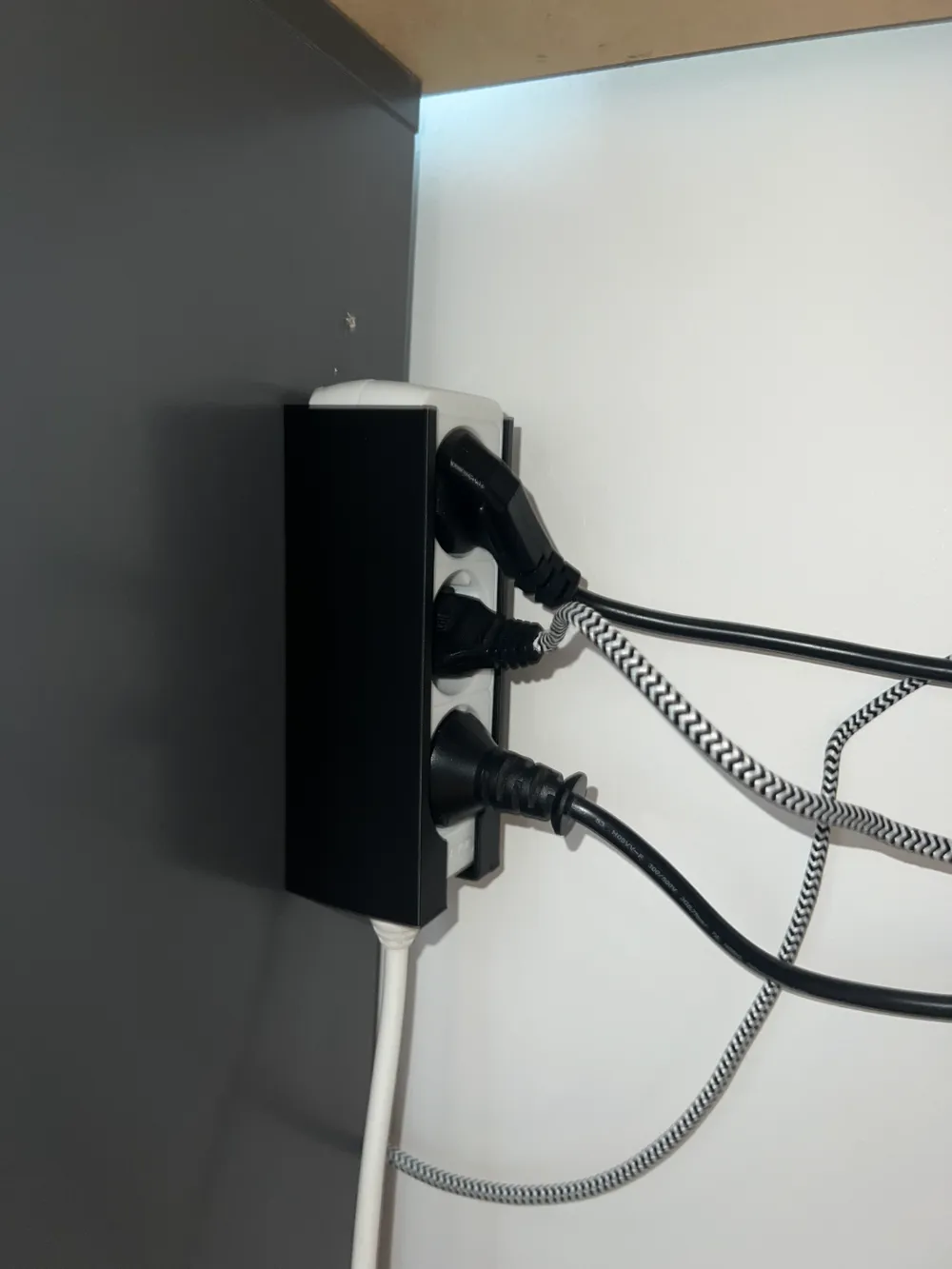 3 Lü Priz Duvar Tutucu