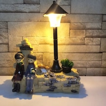 Taş Duvar Üstünde Oturan Sevgili Çift Işıklı Biblo