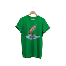 Zıpkınlanan Alabalık Tasarımlı Balıkçılık Temalı %100 Pamuk Unisex Regular Fit T-shirt Yeşil