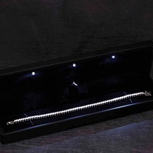Gümüş Işıklı Kutulu 4 Mm Beyaz Taşlı Su Yolu Kadın Bileklik Çok Renkli