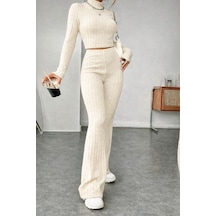 Kadın Kombin Şıklığı Ekru Çizgili Boğazlı Crop Top Ve Yüksek Bel