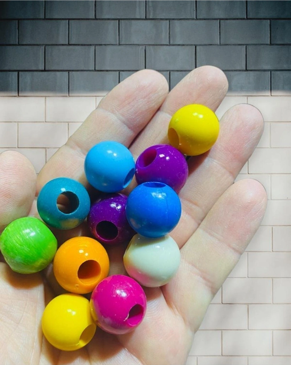 18 Mm Karışık Renkli Plastik Boncuk - 25 Adet -