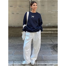 Kadın Minimal Fiyonk Baskılı Lacivert Bisiklet Yaka Sweatshirt - Oversize Şardonlu Lacivert