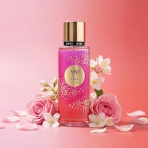 Mad Charm Body Mist 250 Ml Hanımeli, Yasemin Ve Amber İle Çiçeksi, Canlandırıcı Ve Kalıcı Kadın Vücut Spreyi