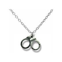 Freedom Yazılı Kelepçe Kolye Gümüş Renk Zamak Metal Unisex Özgürlük Temalı Takı Çok renkli