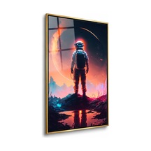 Kızıl Gezegende Duran Astronot Gold Çerçeveli Cam Tablo