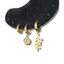 Üçlü Yapraklı Taşlı Gold Çelik Küpe