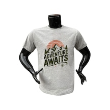 Adventure Awaits Kamp Outdoor Dağ Baskılı %100 Pamuk Regular Fit Bisiklet Yaka Gri T-shirt Gri