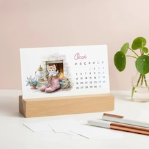 2027 Sevimli Yavru Kedili Masa Takvimi Doğal Ahşap Tabanlı Takvim Pastel Pembe Kedi İllüstrasyon
