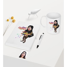 Kişiye Özel Tesettürlü Bayan Öğretmen Temalı Karikatürlü Beyaz De N11.3745
