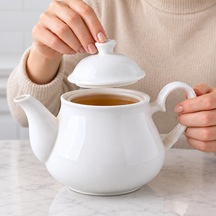 Porselen Demlik 650 Ml, Beyaz Kapaklı Çay Demliği, Oval Kulplu Ve Uzun Dökme Ağızlı, Siyah Çay Ve Bitki Çayı Demleme, Kahvaltı Ve Sofra Servisi İçin, 1 Adet çok renkli