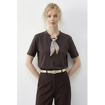 Shade Kadın Tokalı Fular Detaylı Basic T-shirt 7601 60283978 - Kakao Çok Renkli