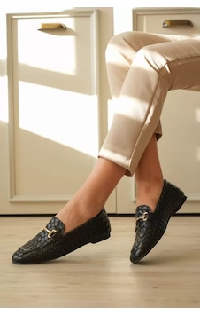 Alfaze Siyah Deri Örgü Dokulu Gold Tokalı Şık Kadın Loafer Ayakkabı Topuk Boyu 1 Cm Alfaze Siyah Deri Örgü Dokulu Gold Tokalı Şık Kadın Loafer Ayakkabı Topuk Boyu 1 Cm