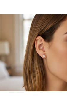 Xuping Zirkon Taşlı 4mm Gold Tek Taş Çelik Küpe Xuping Zirkon Taşlı 4mm Gold Tek Taş Çelik Küpe