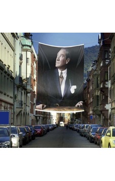 Göğe Bakan Mustafa Kemal Atatürk Cephe Poster Bayrak-4x6 Metre 1 Göğe Bakan Mustafa Kemal Atatürk Cephe Poster Bayrak-4x6 Metre 1