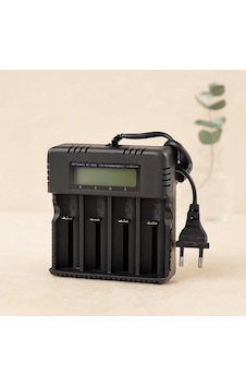 4 Yuvalı Li-ion Pil Şarj Cihazı 3000ma 4. 2v 18650/26650/16340 Uyumlu