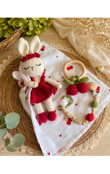 Amigurumi Tavşan Uyku Arkadaşı Seti İsimli Emzik Zinciri Ve Kiraz Diş Kaşıyıcı Hediyelik Bebek Seti Amigurumi Tavşan Uyku Arkadaşı Seti İsimli Emzik Zinciri Ve Kiraz Diş Kaşıyıcı Hediyelik Bebek Seti