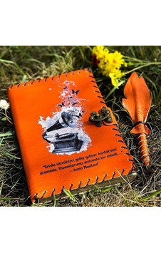 Yaşamlarımız Arasında Bir Müzik Deri Defter