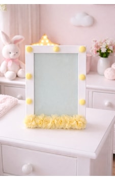 Ponpon Ve Çiçek Detaylı Bebek Odası Çerçeve 15x21 Cm El Yapımı Fotoğraf Çerçevesi Sarı