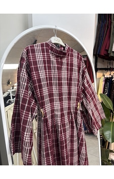 Nirva Butik Kadın Ekose Desenli Belden Oturtmalı Elbise Bordo - Beyaz Nirva Butik Kadın Ekose Desenli Belden Oturtmalı Elbise Bordo - Beyaz
