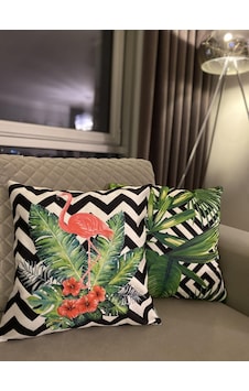 Flamingo Ve Yaprak Desenli Çift Taraflı Dekoratif 2'li Kırlent Kılıfı Seti Çok Renkli Flamingo Ve Yaprak Desenli Çift Taraflı Dekoratif 2'li Kırlent Kılıfı Seti Çok Renkli