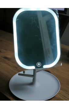 Led Işıklı Makyaj Aynası 3 Modlu Usb Şarjlı Beyaz Kare Taşınabilir Açı Ayarlı Güzellik Ayna 18x14cm Beyaz Led Işıklı Makyaj Aynası 3 Modlu Usb Şarjlı Beyaz Kare Taşınabilir Açı Ayarlı Güzellik Ayna 18x14cm Beyaz