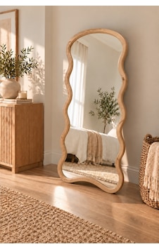 Mirroir Naturel Ahşap Çerçeve Dalgalı Ayaklı Boy Aynası 80x180 Mirroir Naturel Ahşap Çerçeve Dalgalı Ayaklı Boy Aynası 80x180