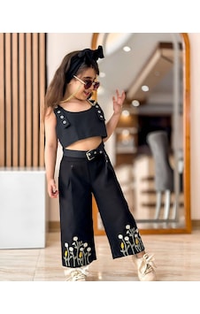 Kız Çocuk Nakış Detaylı Crop Top Ve Geniş Paça Pantolon Takımı Siyah Kız Çocuk Nakış Detaylı Crop Top Ve Geniş Paça Pantolon Takımı Siyah