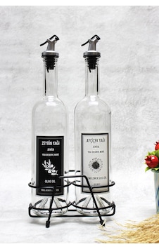 Şeffaf 750 Ml Siyah Beyaz Etiketli Siyah Standlı Akıtıcılı Yağlık Şeffaf 750 Ml Siyah Beyaz Etiketli Siyah Standlı Akıtıcılı Yağlık