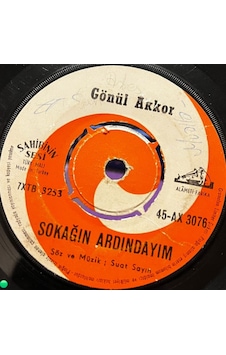 Gönül Akkor - Sokağın Ardındayım / Sen Aşk Nedir Bilmez Misin - Sahibinin Sesi 45'lik