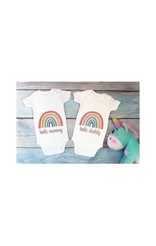 Babylimon Özel Tasarım Lisanslı Hello Mommy Daddy Ikili Bebek Body 2li Anne Baba Bebek Badi Zıbın Beyaz - 567126068 Beyaz Babylimon Özel Tasarım Lisanslı Hello Mommy Daddy Ikili Bebek Body 2li Anne Baba Bebek Badi Zıbın Beyaz - 567126068 Beyaz