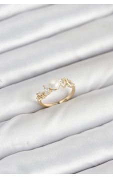 Pirinç Gold Renk Zirkon Taşlı İncili Model Kadın Yüzük Altın Pirinç Gold Renk Zirkon Taşlı İncili Model Kadın Yüzük Altın