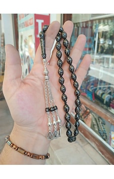 Gümüş İşlemelı Kuka Taşi Tesbıh İsme Özel İsimli Kutulu Gumuş Tasarımlı Kutulu Belgelı Sertıfıkalı Siyah Gümüş İşlemelı Kuka Taşi Tesbıh İsme Özel İsimli Kutulu Gumuş Tasarımlı Kutulu Belgelı Sertıfıkalı Siyah