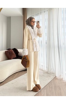 Elora Atelier Ekru Kürk Detaylı Triko Takım Elora Atelier Ekru Kürk Detaylı Triko Takım