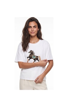 Onloox Kadın Beyaz Beyaz Pamuklu Bisiklet Yaka Kısa Kollu Oversize At Figürlü Nakış Ve Boncuk Detaylı T-shirt Onloox Kadın Beyaz Beyaz Pamuklu Bisiklet Yaka Kısa Kollu Oversize At Figürlü Nakış Ve Boncuk Detaylı T-shirt