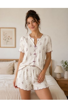 Kadın Yumuşak Dokulu Rahat Kalıp Desenli Şortlu Pijama Takım Krem Kadın Yumuşak Dokulu Rahat Kalıp Desenli Şortlu Pijama Takım Krem