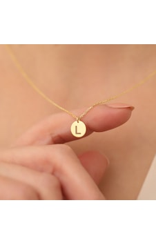 Nox Jewelry 925 Ayar Gümüş Yuvarlak Plakalı Harf Kolye Nox Jewelry 925 Ayar Gümüş Yuvarlak Plakalı Harf Kolye