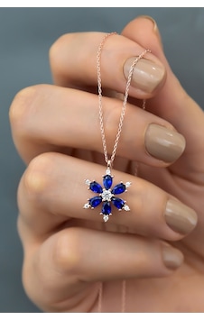 Papatya Silver 925 Ayar Gümüş Lacivert Taşlı Kamelya Çiçeği Kadın Kolye Papatya Silver 925 Ayar Gümüş Lacivert Taşlı Kamelya Çiçeği Kadın Kolye