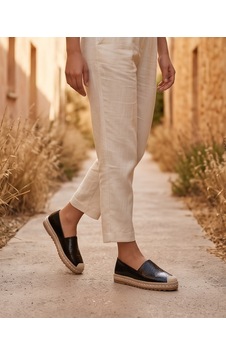 Futsishoes Lucıa Siyah Hakiki Parlak Deri Dikiş Detaylı Kadın Espadril Futsishoes Lucıa Siyah Hakiki Parlak Deri Dikiş Detaylı Kadın Espadril