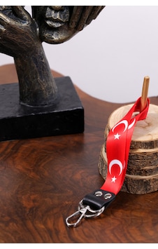 Türk Bayrağı Temalı Çift Rivetli Kanca Ve Halkalı Anahtarlık Türk Bayrağı Temalı Çift Rivetli Kanca Ve Halkalı Anahtarlık