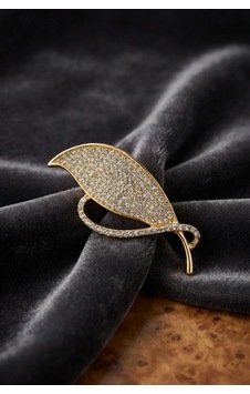 Mey İthalat Gold Renk Zirkon Taşlı Yaprak Model Broş Çok Renkli Mey İthalat Gold Renk Zirkon Taşlı Yaprak Model Broş Çok Renkli