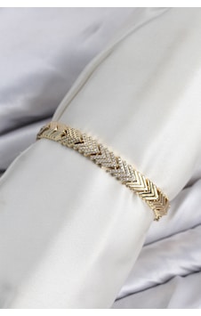 Cm Çavuş Model Zirkon Taşlı Vıp Seri Gold Renk Pirinç Kadın Bileklik Altın Cm Çavuş Model Zirkon Taşlı Vıp Seri Gold Renk Pirinç Kadın Bileklik Altın
