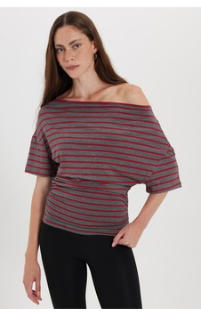 Tudors Kadın Regular Fit Klasik Kesim Asimetrik Yaka Yarasa Kol Çizgili Likralı Bordo Viskon Crop Bluz-52831 Tudors Kadın Regular Fit Klasik Kesim Asimetrik Yaka Yarasa Kol Çizgili Likralı Bordo Viskon Crop Bluz-52831