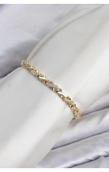 Mey İthalat Cm Çapraz Zincir Model Zirkon Taşlı Vıp Seri Gold Renk Pirinç Kadın Bileklik Açık Mor Mey İthalat Cm Çapraz Zincir Model Zirkon Taşlı Vıp Seri Gold Renk Pirinç Kadın Bileklik Açık Mor