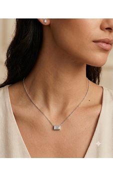 Kadın Moissanite Dikdörtgen Taş Detay Gümüş Kolye Kadın Moissanite Dikdörtgen Taş Detay Gümüş Kolye